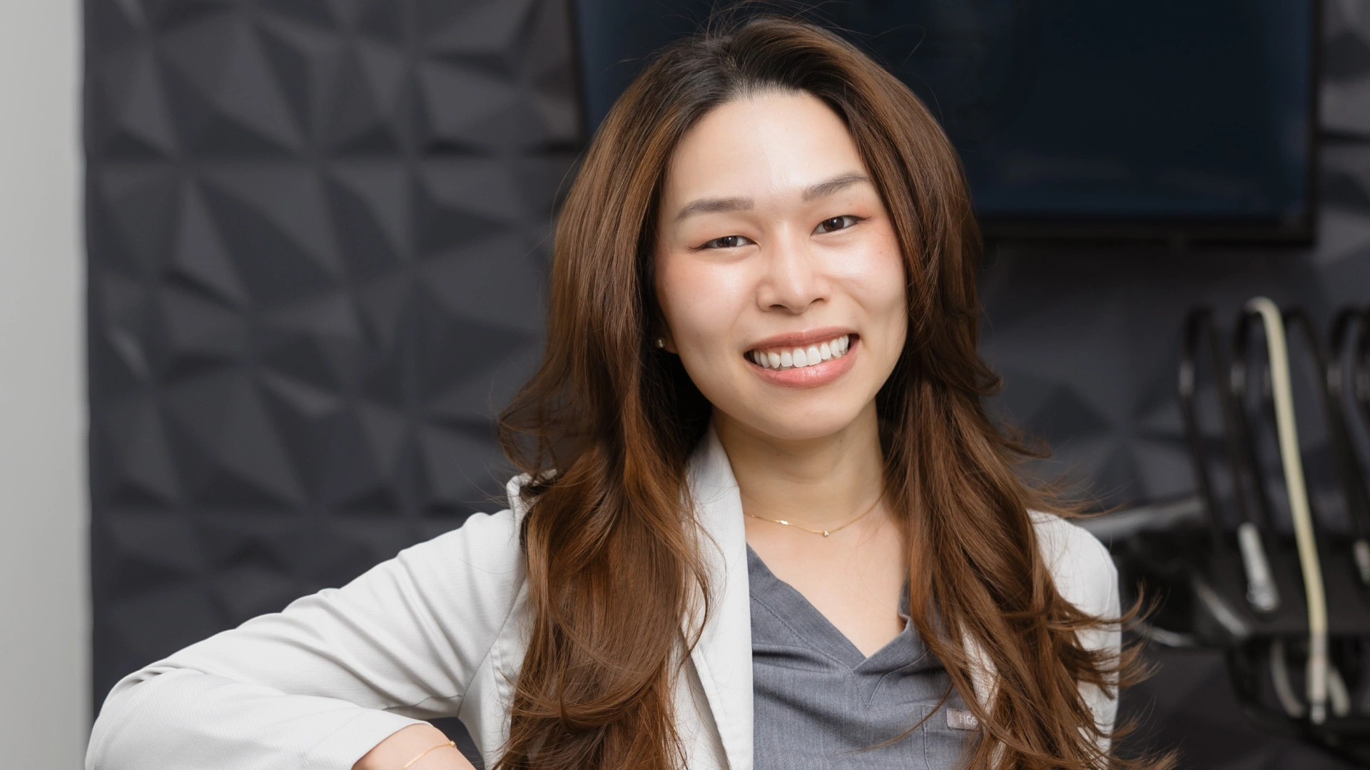 keeping the dental promise alive at dental office - carabella dental alexandria . its is the inner view of dr jennifer's chamber